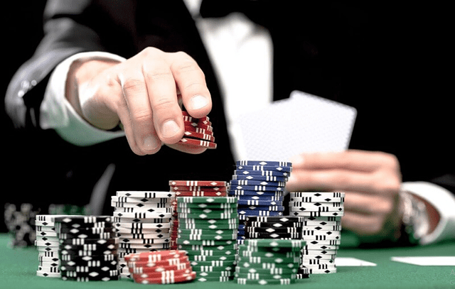 Tại sao game bài Sâm lại có được số lượng lớn người chơi tham gia Tai sao game bai Sam lai co duoc so luong lon nguoi choi tham gia